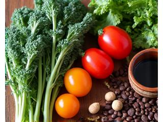 新鮮なオーガニック野菜とフェアトレードコーヒー豆のクローズアップ